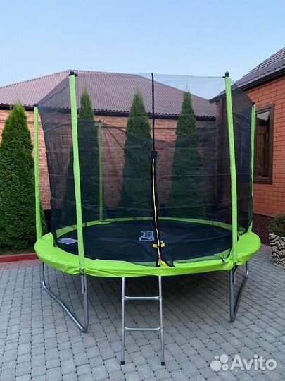 Батут с защитной сеткой