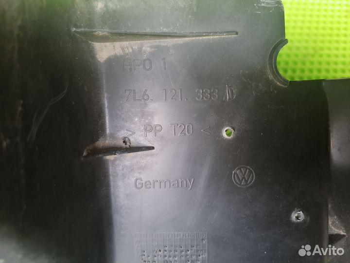 Дефлектор радиатора левый Фольксваген Таурег 7L