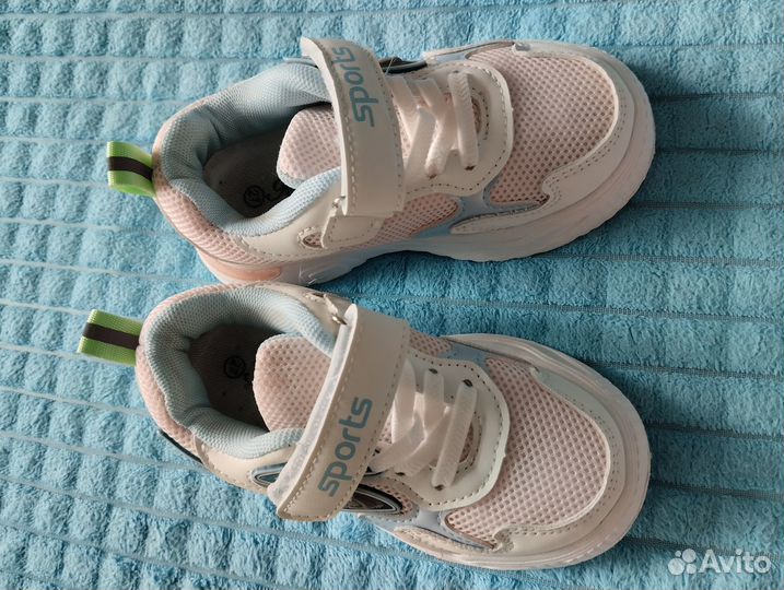 Кроссовки для девочки