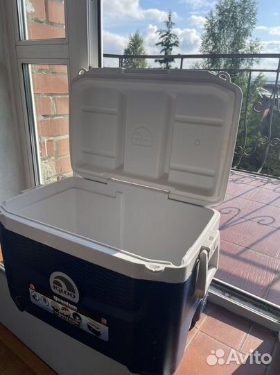 Термоконтейнер (холодильник в авто) Igloo