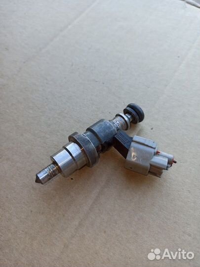 Форсунка бензиновая Тайота Авенсис 2.0, 2.4