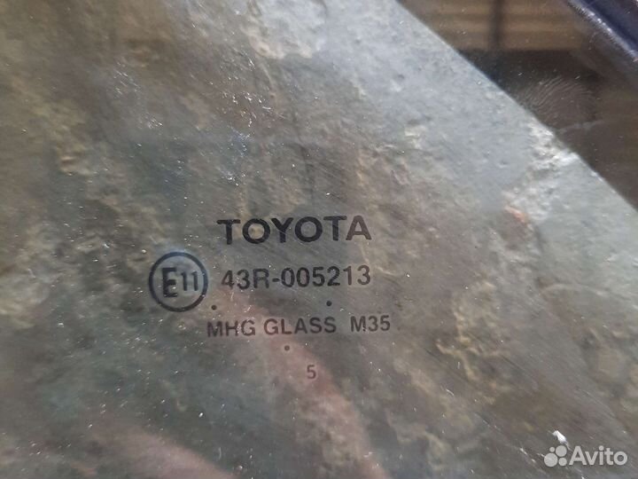 Стекло двери перед зад левое Toyota Camry V50