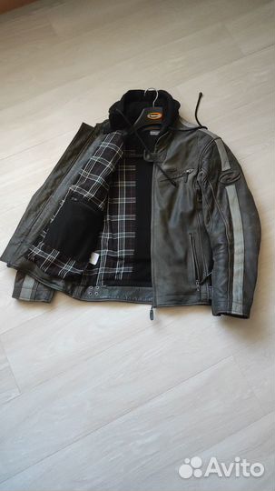 Мото куртка кожаная