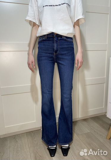 Джинсы клеш bershka