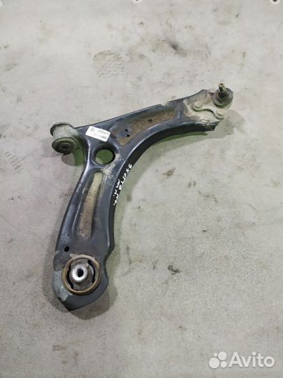 Рычаг передний правый на Фольксваген Джетта 14 год