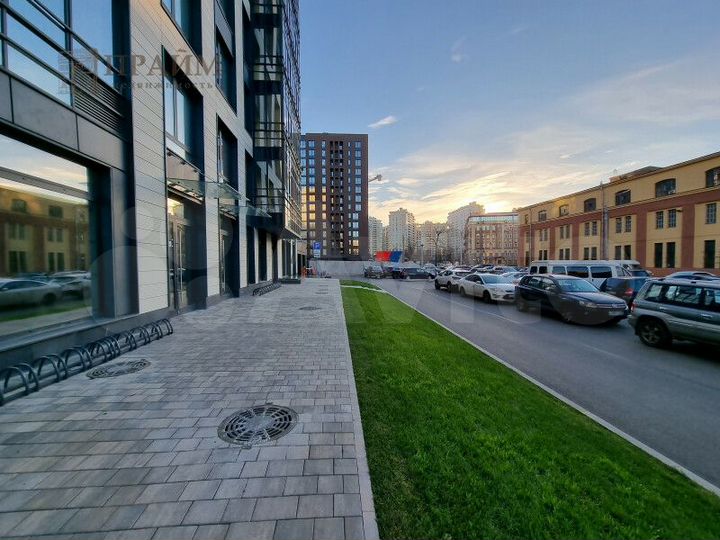 Сдам торговое помещение, 408.2 м²