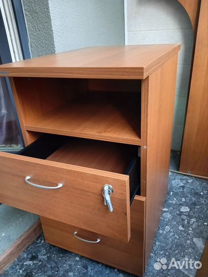 Тумбочка офисная/рабочая