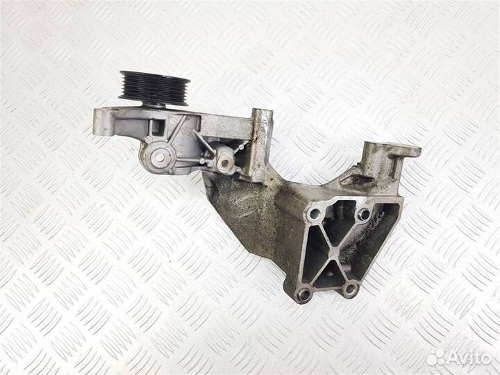 Кронштейн генератора Hyundai Santa Fe 4 (TM)