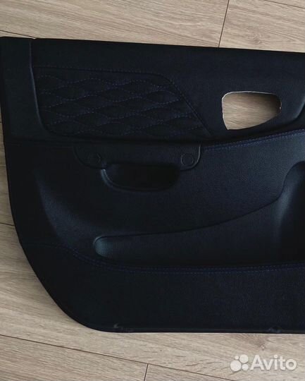 Центральная консоль, тоннель пола акцент