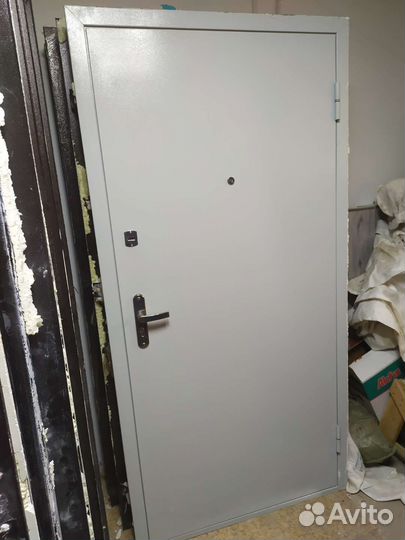 Дверь входная металлическая бу