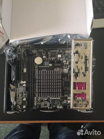 Материнская плата Gigabyte GA-E2100N