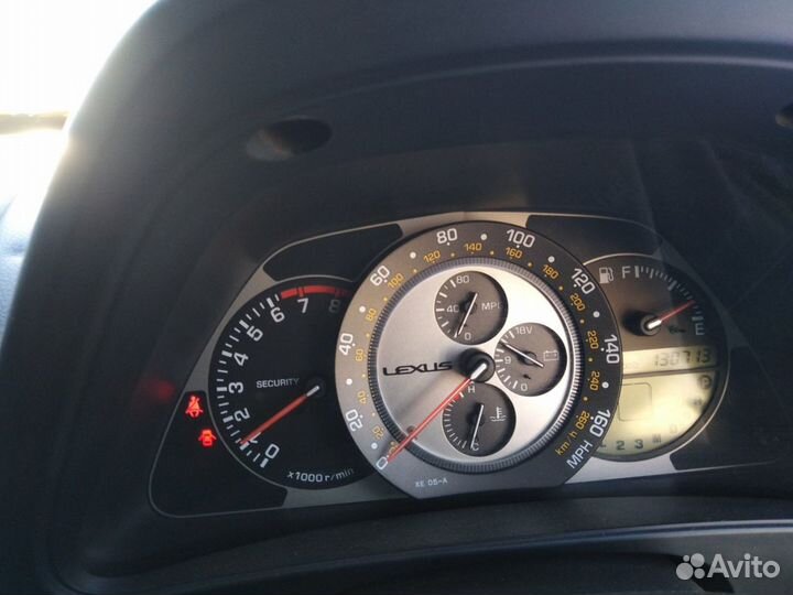 Накладка боковая крышки багажника Lexus IS 300 Alt