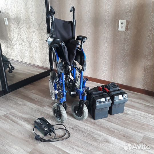 Инвалидная кресло-коляска с электроприводом