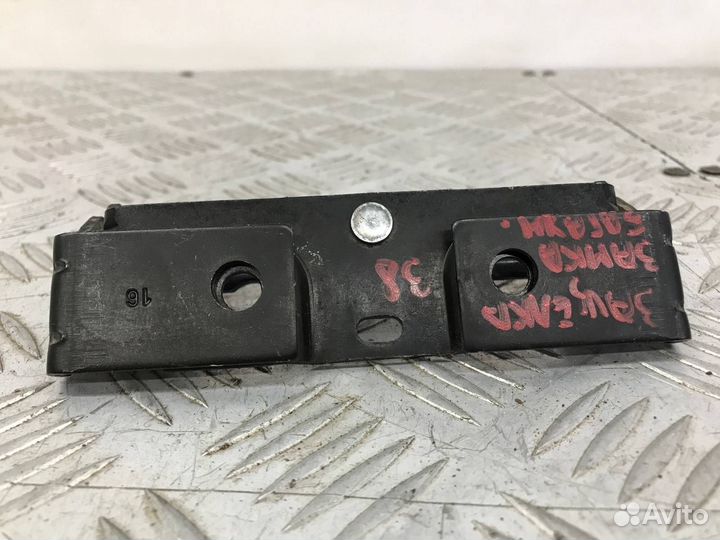 Б/У Ответная часть замка багажника задний Land