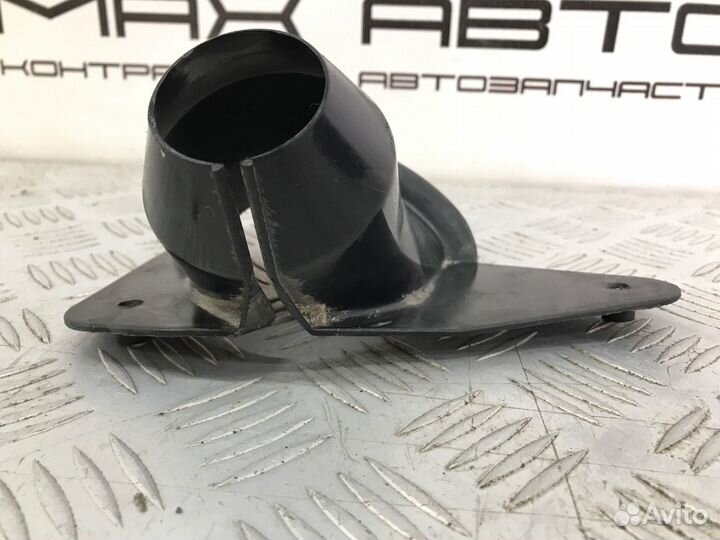 Б/У пыльник рулевой колонки правый Toyota Vitz