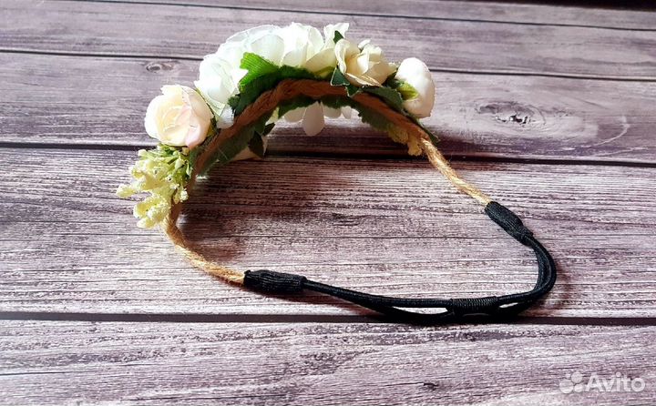 Ободок с цветами на резинке