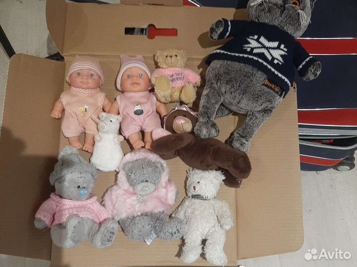 Игрушки мишки и куклы