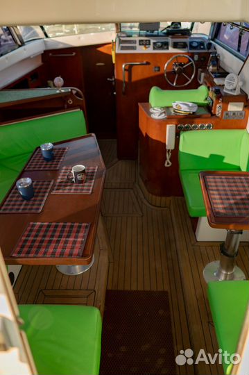 Прогулочная яхта в Териберке