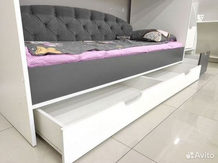 Детская двухъярусная кровать с комодом