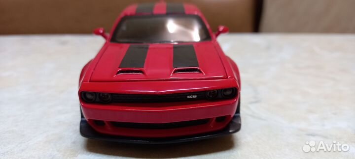 Модель автомобиля Dodge Challenger Hellcat 1/32