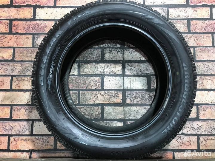 Bridgestone Blizzak VRX 215/55 R17