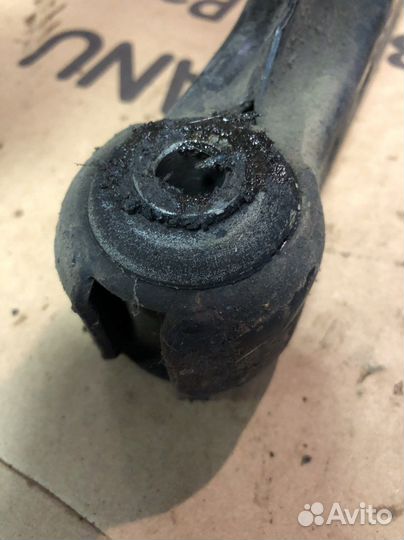 Передний правый рычаг Skoda Octavia A4