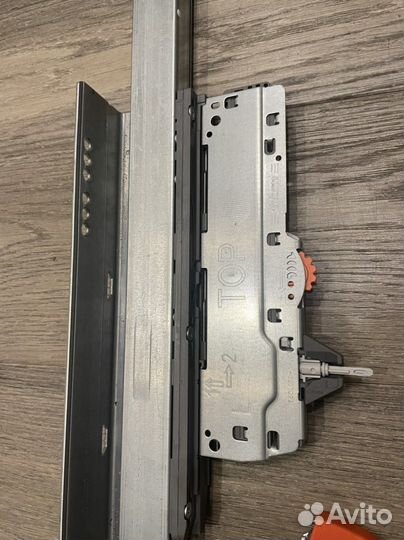 Blum Movento Blumotion Tip-On