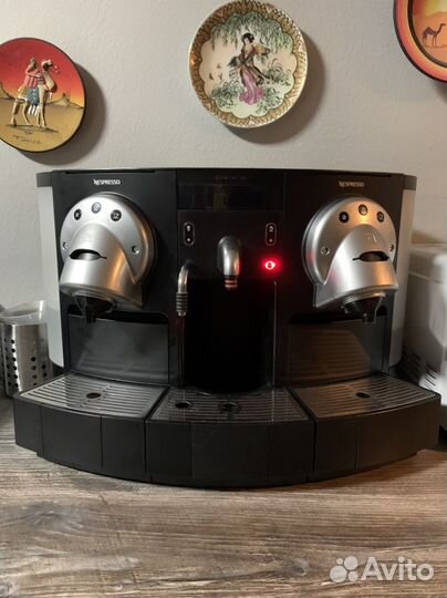 Кофемашина Nespresso Professional gemini CS-220