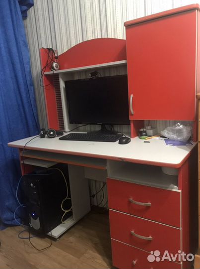 Компьютерный стол