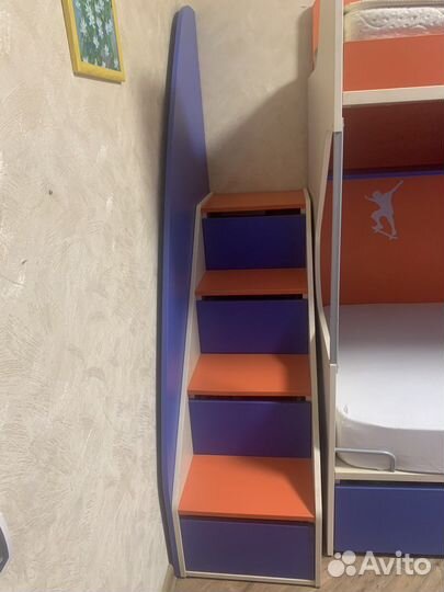 Двухъярусная кровать