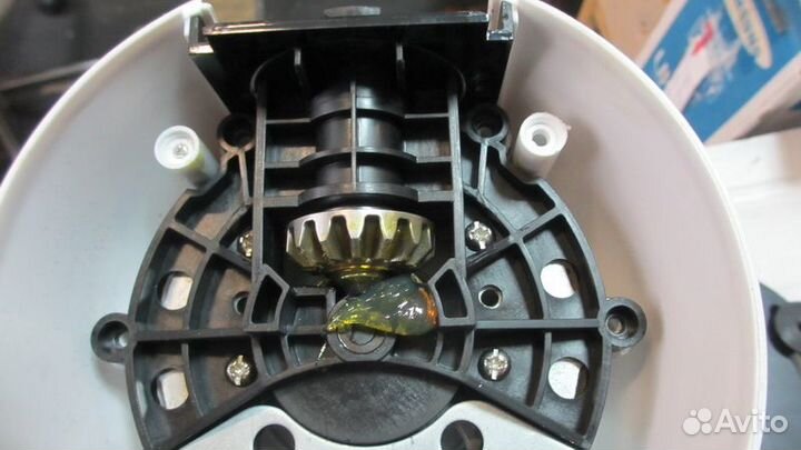 Кухонный комбайн Redmond RKM-4050 на запчасти