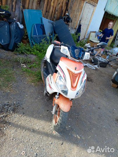 Скутер skorpion