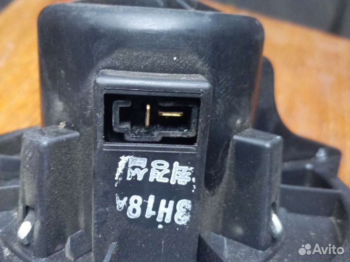 Моторчик отопителя Kia Magentis 1 поколения