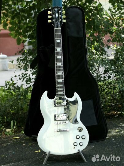 Электрогитара Tokai SG Standard