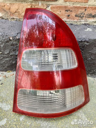 Задний ориг правый фонарь Toyota Fielder 2001