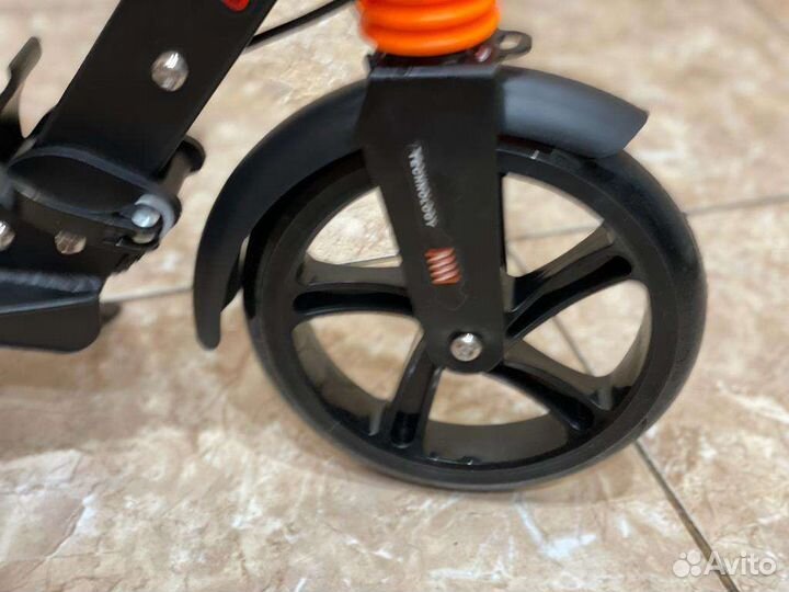 Самокат с дисковым тормозом