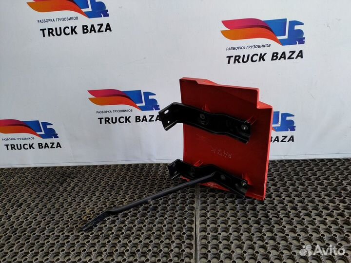 Спойлер кабины верхний правый Renault T