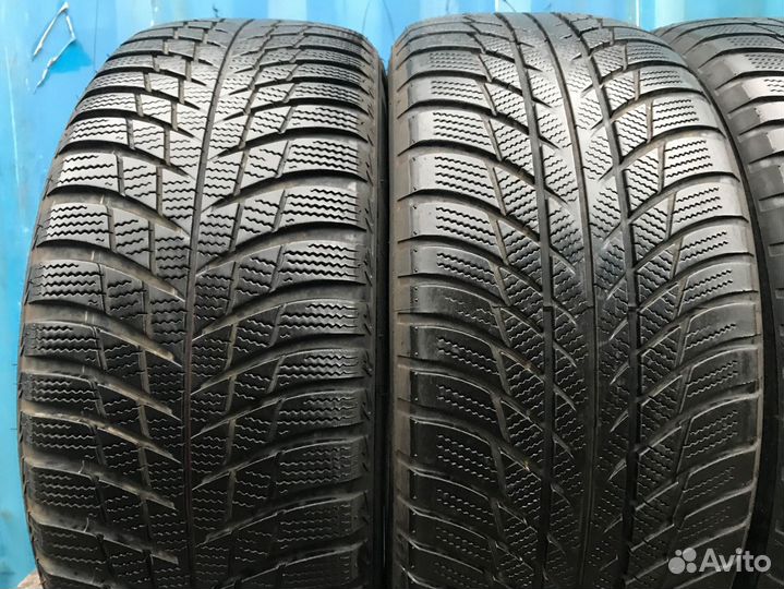 Bridgestone Blizzak LM-001 215/55 R17 94V