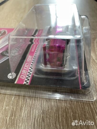 Hot Wheels 1:61 Nissan Skyline GT-R R34 Pink