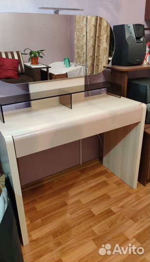 Стол туалетный este