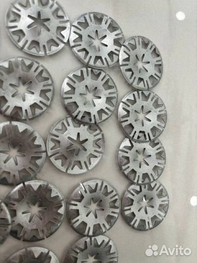 Шайбы зажимов теплозащитного экрана