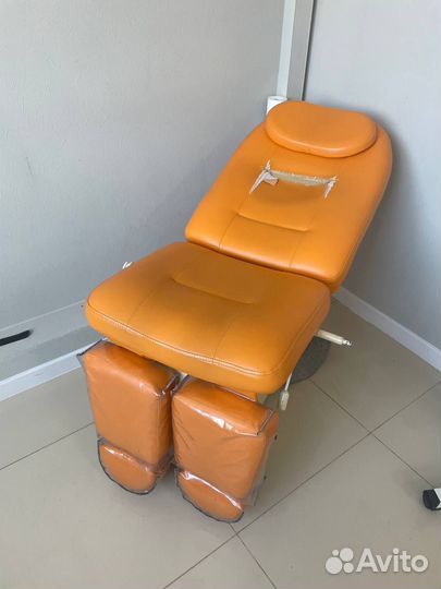 Косметологическое / педикюрное кресло
