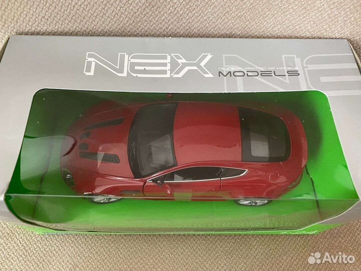 Модели Aston Martin V12 и 1999 Ford F-150, 1:24