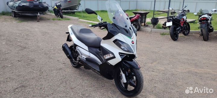 Aprilia sr max 300 ie