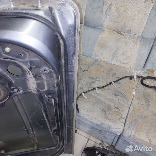 Двeрь пeредняя левaя Hиссан Примьeрa р12