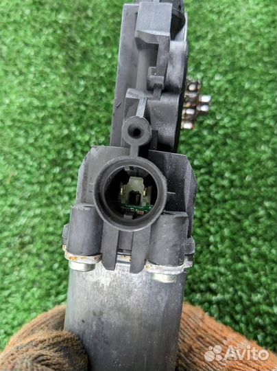 Мотор стеклоподъёмника передний правый Hyundai IX