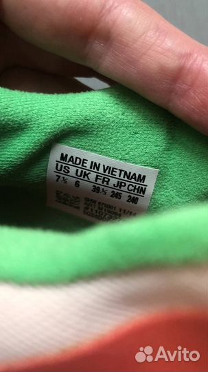 Кроссовки женские