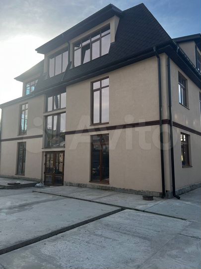 Здание, 715.4 м²