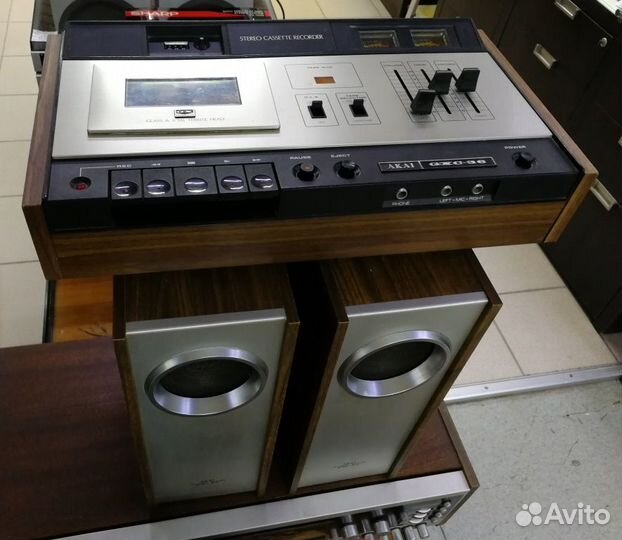 Кассетный магнитофон akai GXC-36 + 2 колонки SW-30
