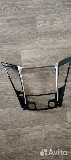 Консоль медиасистемы на Xyundai Sonata 2012